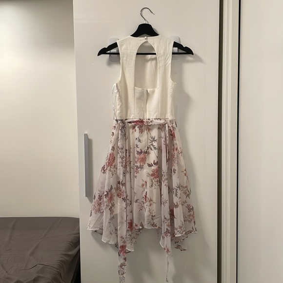 Forever New dress in floral print, USA 4 - Picture 2 of 4